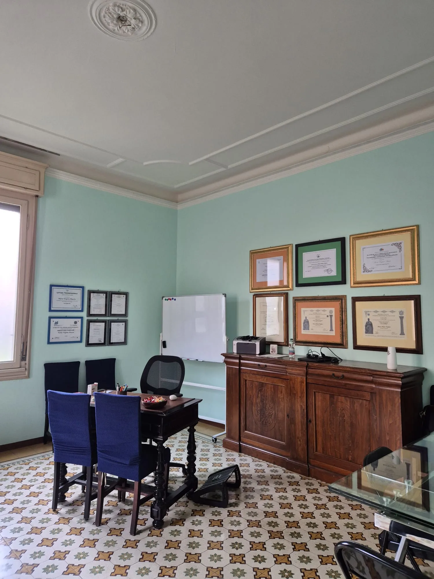 Scrivania dello studio per i colloqui di sostegno psicologico